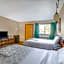 Love Hotels Tomahawk by OYO at Lake Mohawksin WI