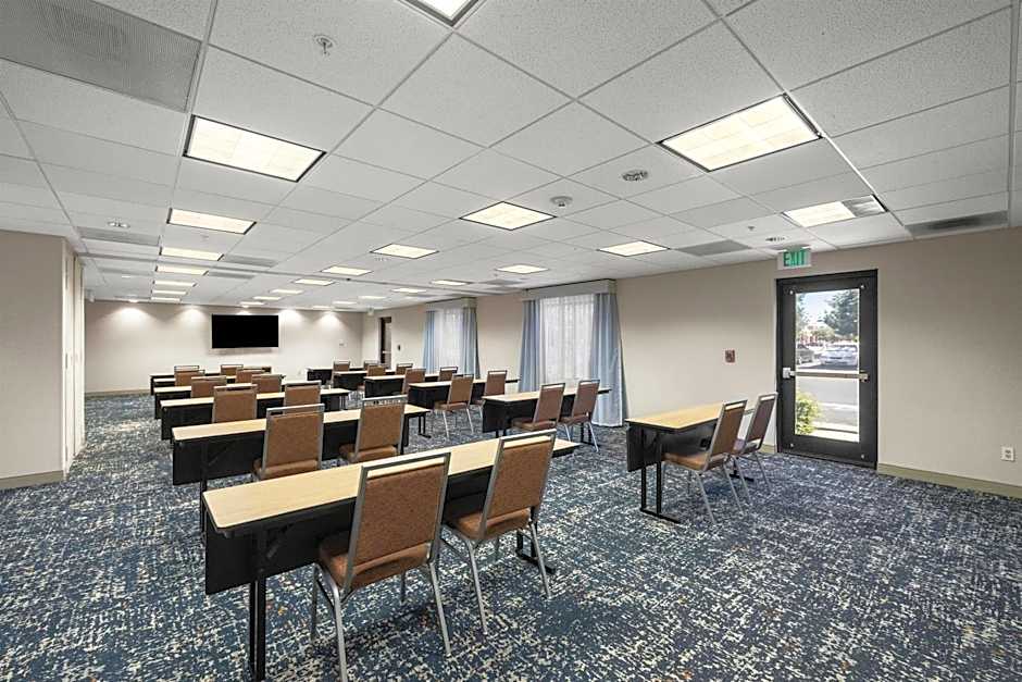 Hampton Inn & Suites Lancaster