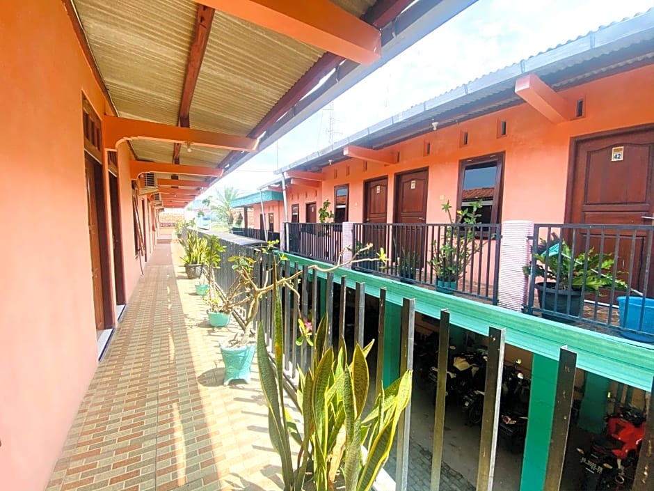 Hotel Gerung 1 near Alun Alun Nganjuk Mitra RedDoorz