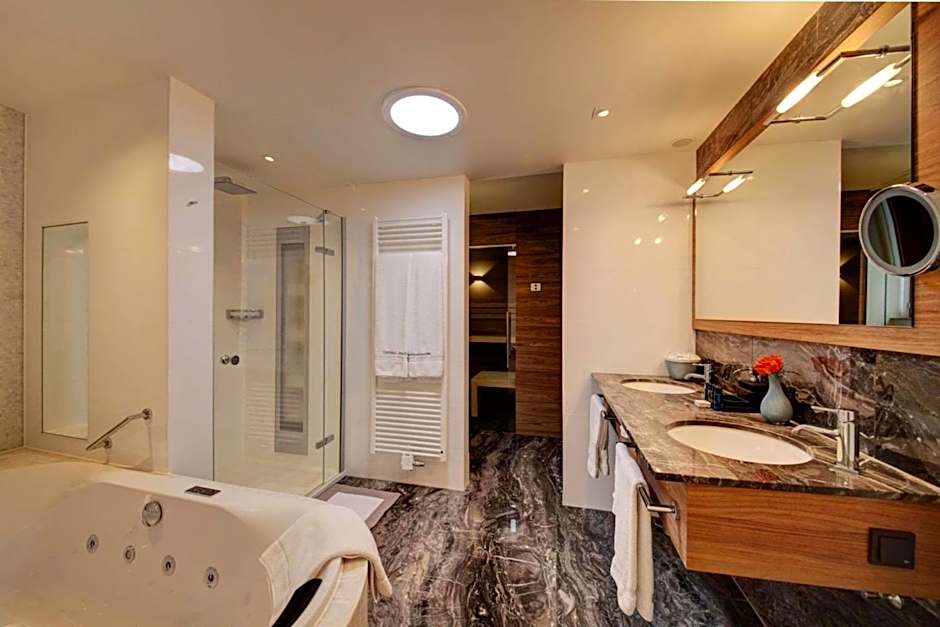 Golden Tulip Hotel Central