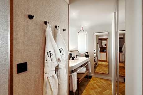 SIGNATURE LEVEL JUNIOR SUITE JACUZZI TERRACE