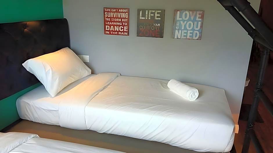 OYO 90899 Tube Hotel Melaka