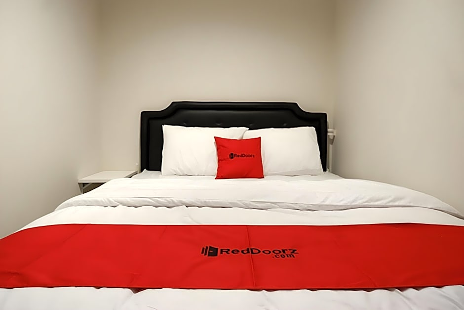 RedDoorz @ Losari Area 2 Makassar