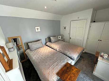 Twin Room with Private Bathroom