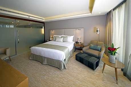 Junior Suite with Executive Lounge Access