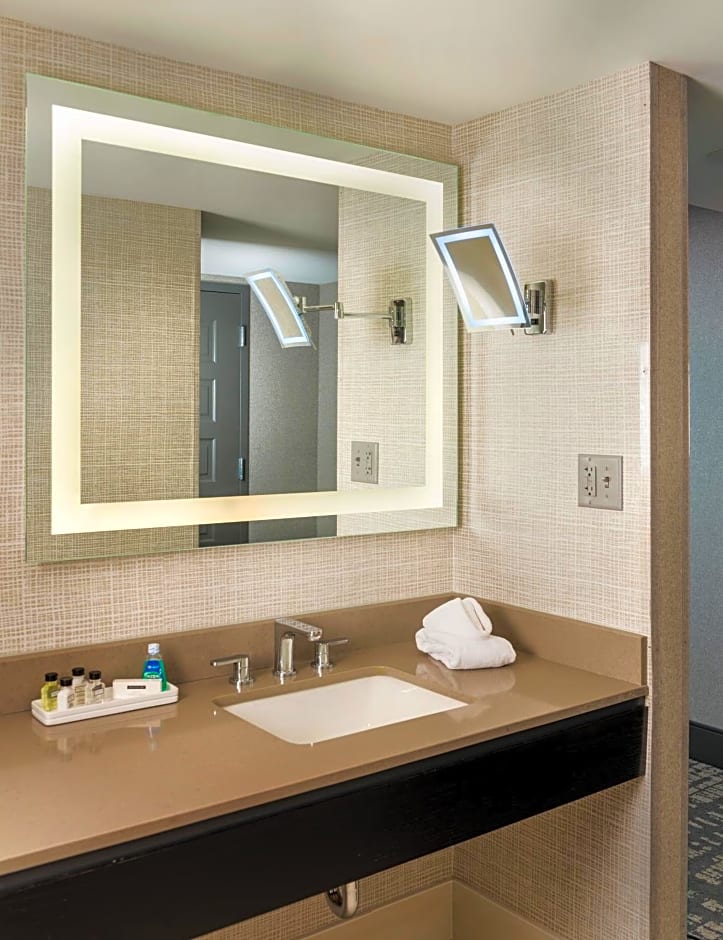 Crowne Plaza Providence-Warwick (Airport) by IHG