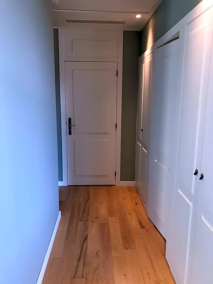 Photo 1 of 15 of Executive Suite