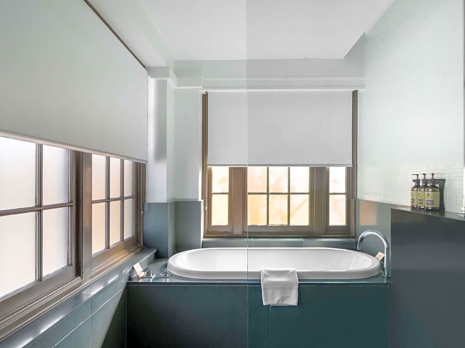 Peppers Gallery Hotel