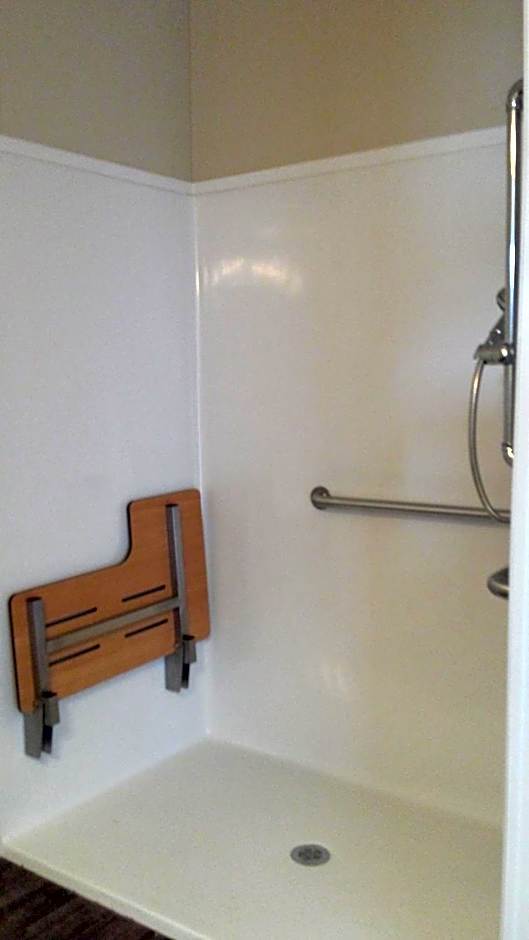 Instalodge Hotel and Suites Karnes City