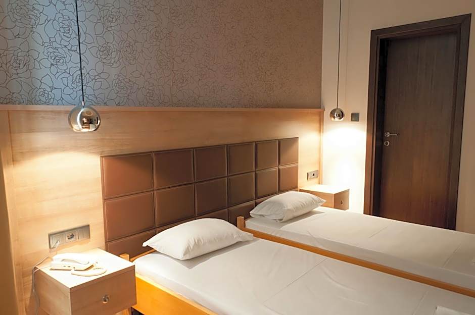 Metropolis Hotel