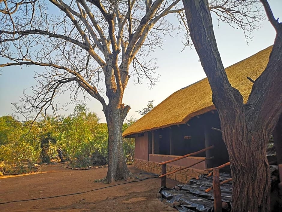 Nthakeni Bush & River Camp