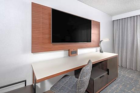 Concierge level, Guest room, 2 Queen, High floor