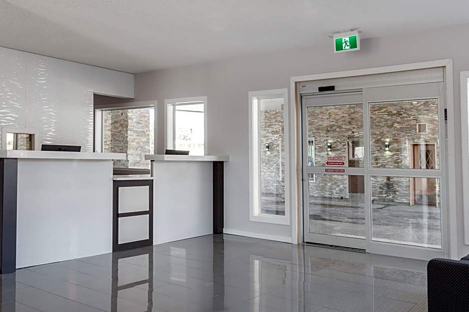 Econo Lodge Inn & Suites