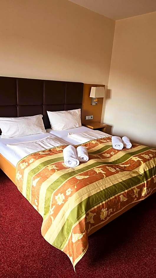 Alembra - Hotel zur Moselbrücke