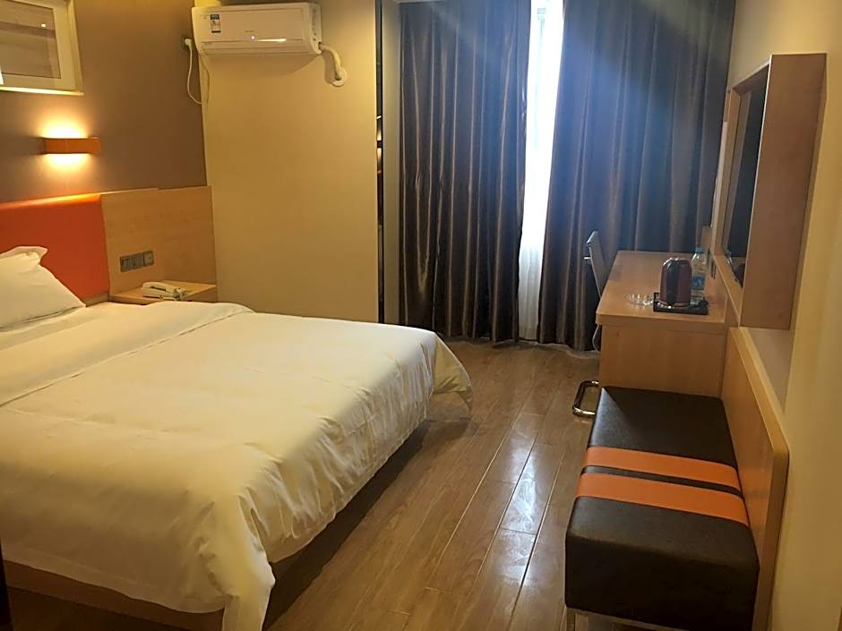 7Day Premium Chengdu Railway East Station Capitaland Square Branch – Chengdu, IL