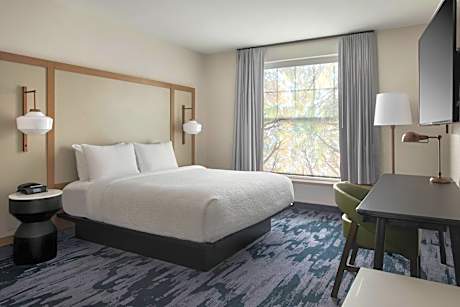 Guest room, 1 King, Mountain view