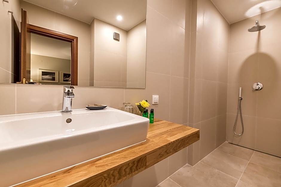 White Lavina - Ski, Bike, Hike