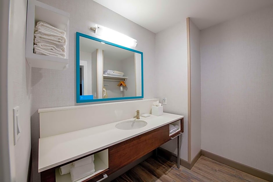 Hampton Inn By Hilton & Suites Duncanville Dallas, TX