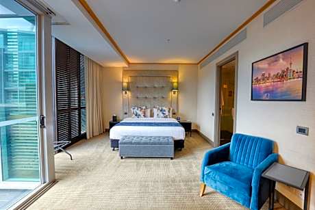 Deluxe King Room with Balcony