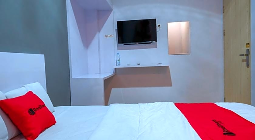 RedDoorz near Pasar Batang