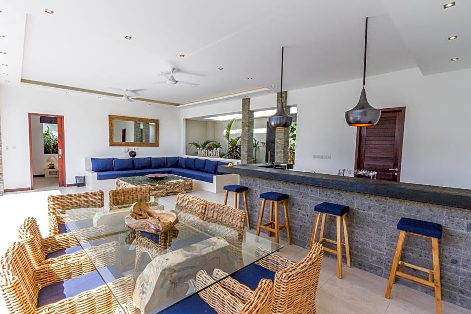 Villa Juna - Beautiful 3 Bedroom in Seminyak