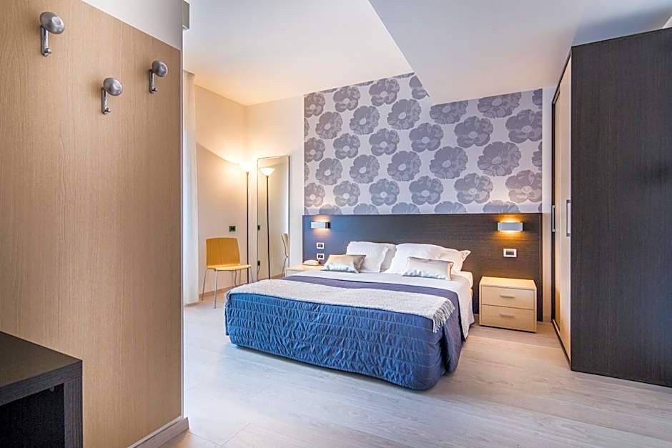 Photo 1 of 8 of 1 Double Bed or 2 Beds