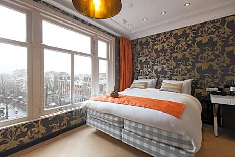 Amsterdam Canal Hotel