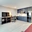 Orangewood Inn & Suites Kansas City Airport