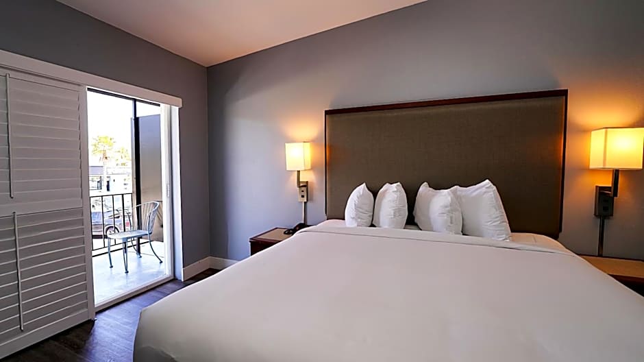 SeaSide Inn & Suites
