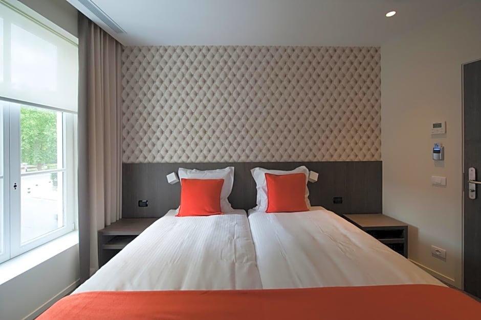 Square Hotel