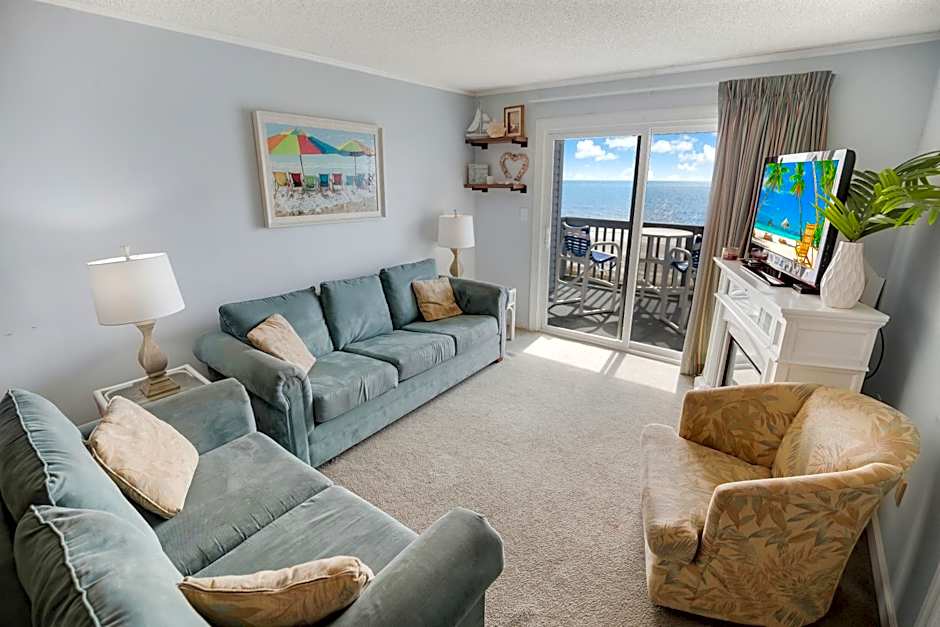 2BR, 2Bath condo Oceanfront Getaway with pool