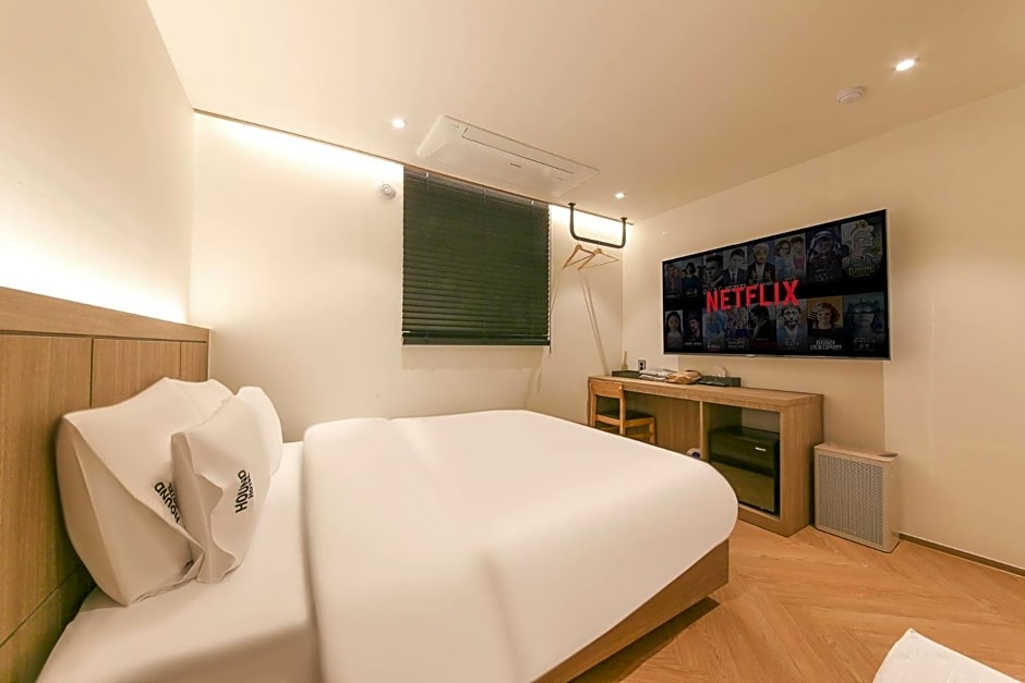 Hound Hotel Jeonju Deokjin