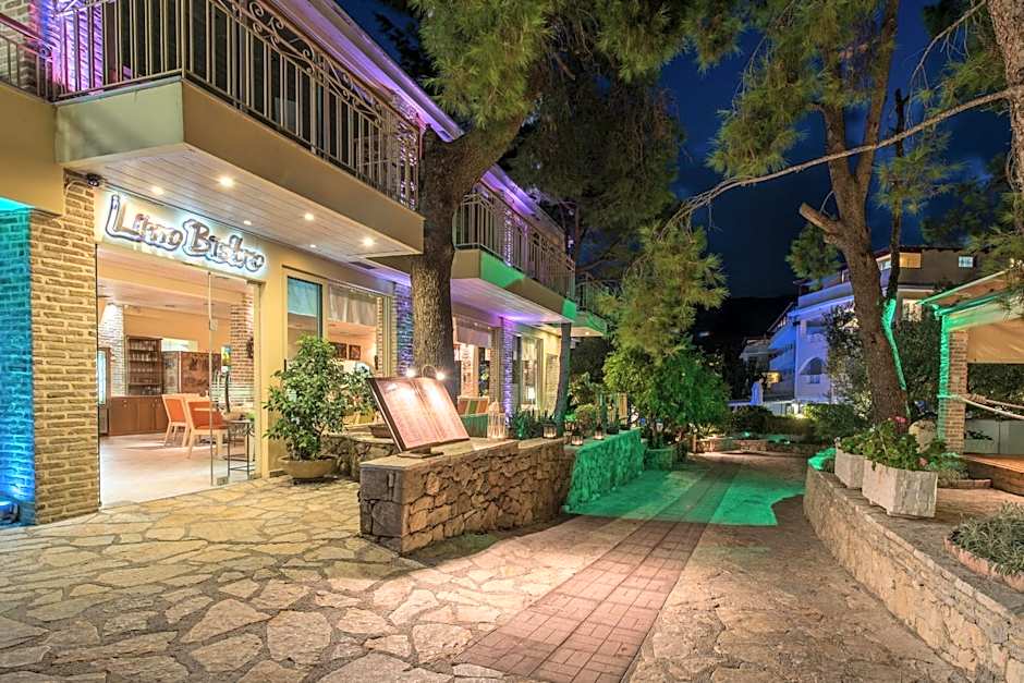 Koukounaria Hotel & Suites