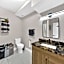 Stylish 2-Bedroom Apartment In Downtown Windsor