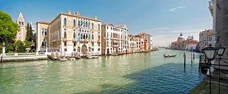 Large Quadruple Room with Canal View