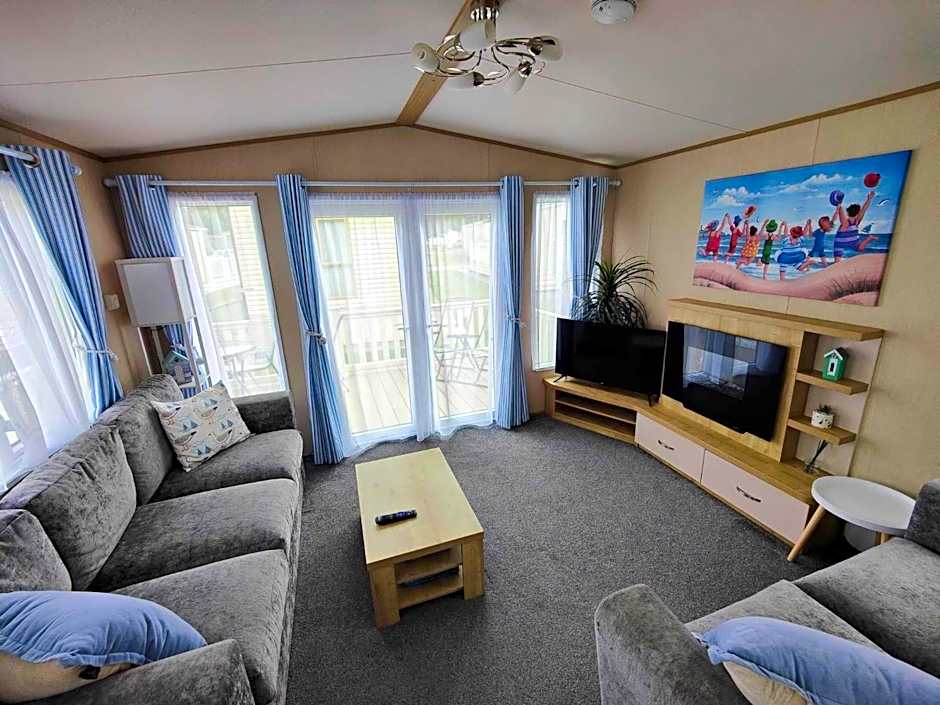 Premium Holiday Home in The New Forest at Hoburne Bashley - Leisure Passes Available to Purchase