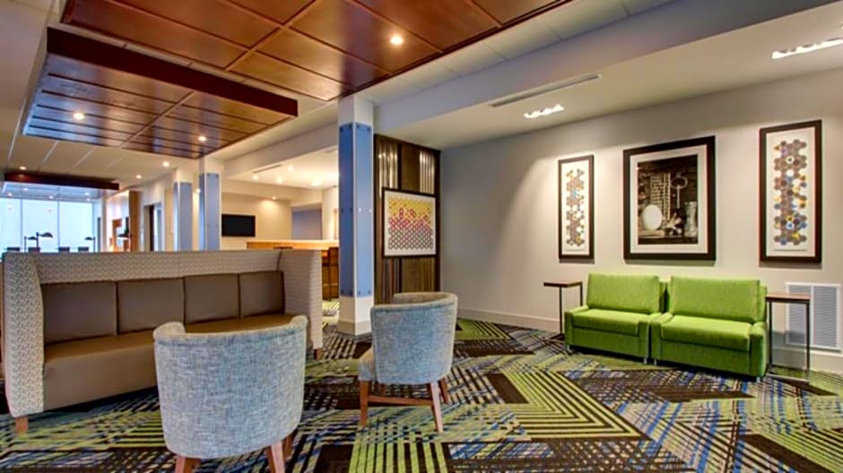 Holiday Inn Express Hotel & Suites Mount Pleasant