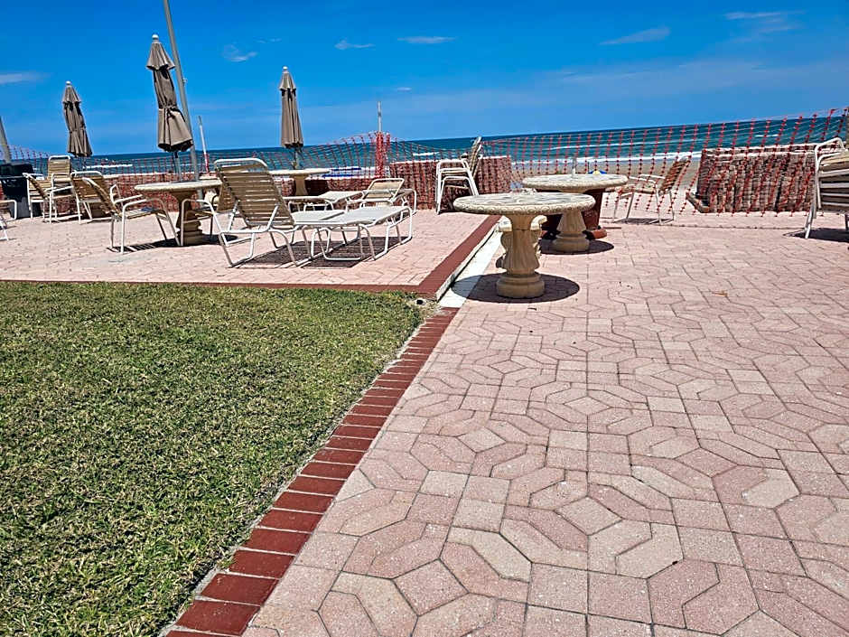 Oceanfront Escape With Balcony and heated salt water pool Sleeps 4