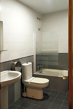 Quadruple Room with Private Bathroom