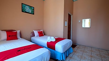 RedDoorz near Mangrove Forest Kupang