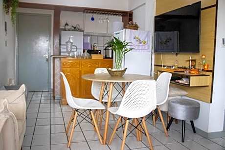 Apto com Wi Fi a 400m da Praia de Canasvieiras SC