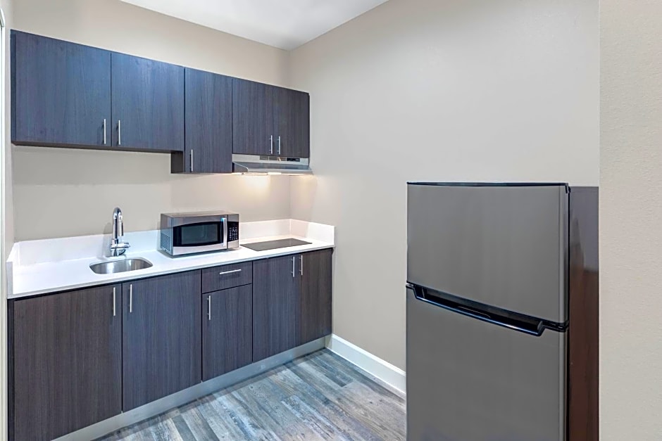 Super 8 by Wyndham Houston NW Beltway 8