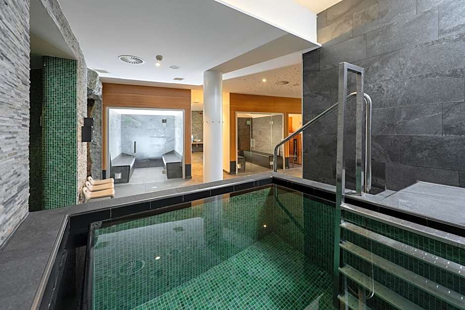 DAS SIEBEN - Adults Only