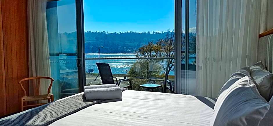 Rosevears Riverview Hotel