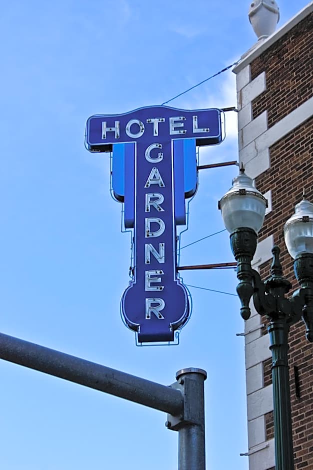 Gardner Hotel & Hostel