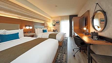 Business Room with Two Queen Beds - Fully Renovated 2021