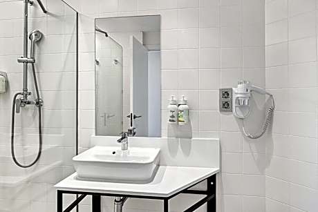 Double Room with Extra Bed (2 Adults + 1 Child)