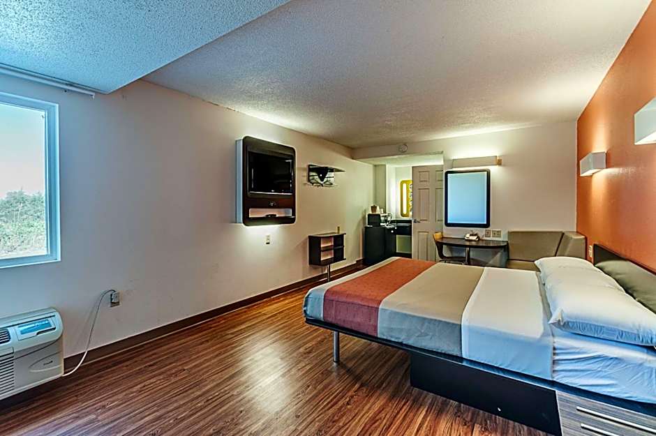 Motel 6-Martinsburg, WV