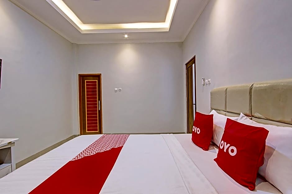 OYO 92879 Imperial Inn