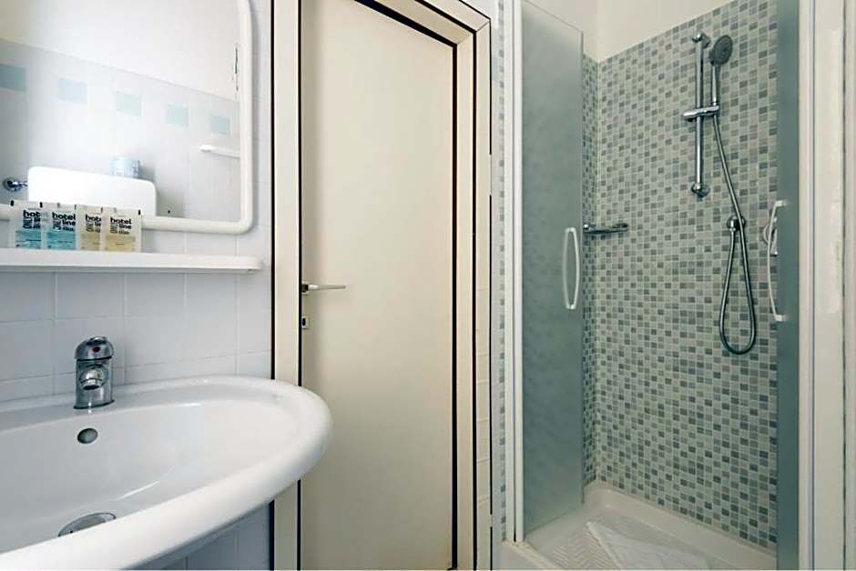 Hotel ARENA con Piscina